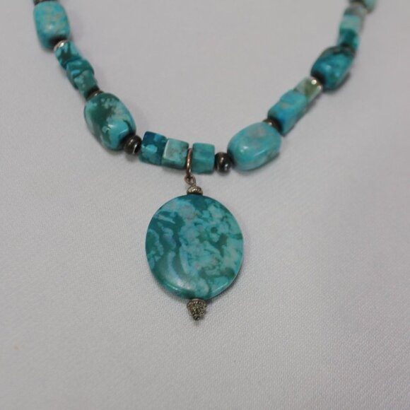 Beautiful Magnesite Gemstone Necklace 22" - Picture 6 of 12